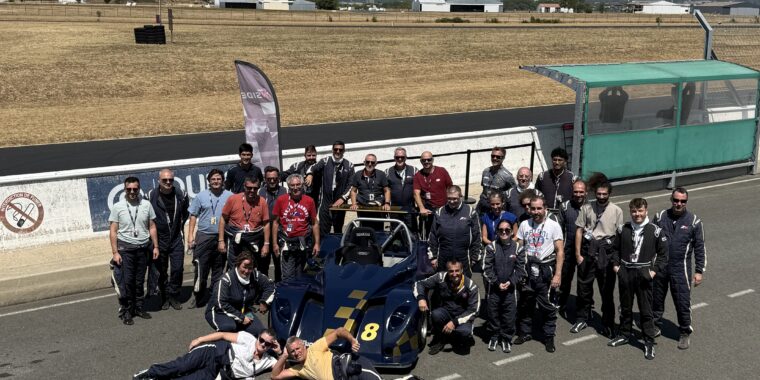 Groupe DLF Industrie en Team Building chez R-ace Inside